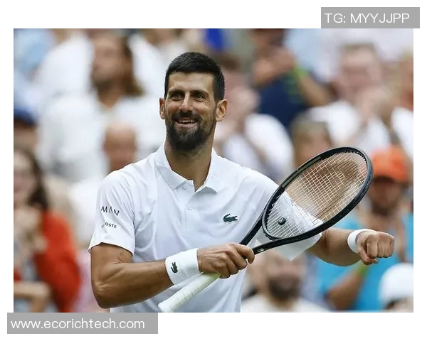 德约科维奇温网赛场上的足球情结与心中的球星追忆