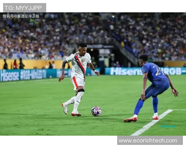 全球足球巨星齐聚各大联盟新纪元：顶级球员引领赛场风云